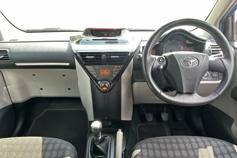 Toyota IQ 1.0 Vvt-i 2 Hatchback Euro 5 68 Blue #6