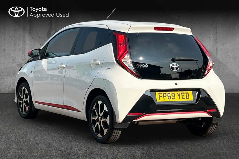 Toyota Aygo 1.0 Vvt-i X-trend Hatchback 71 White #3