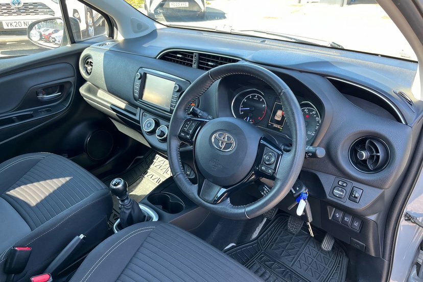 Toyota Yaris 1.5 Vvt-i Excel Black #31