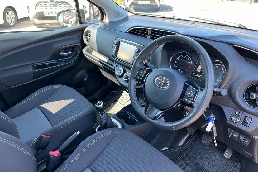 Toyota Yaris 1.5 Vvt-i Excel Black #32