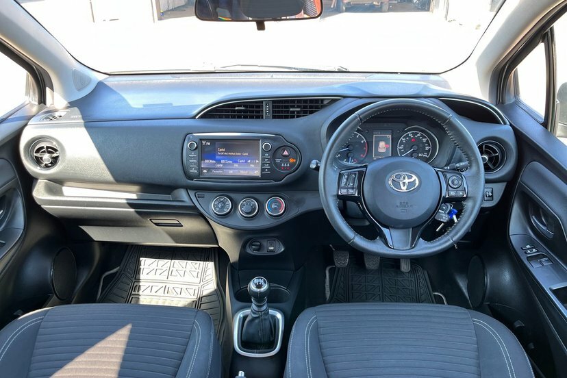 Toyota Yaris 1.5 Vvt-i Excel Black #38