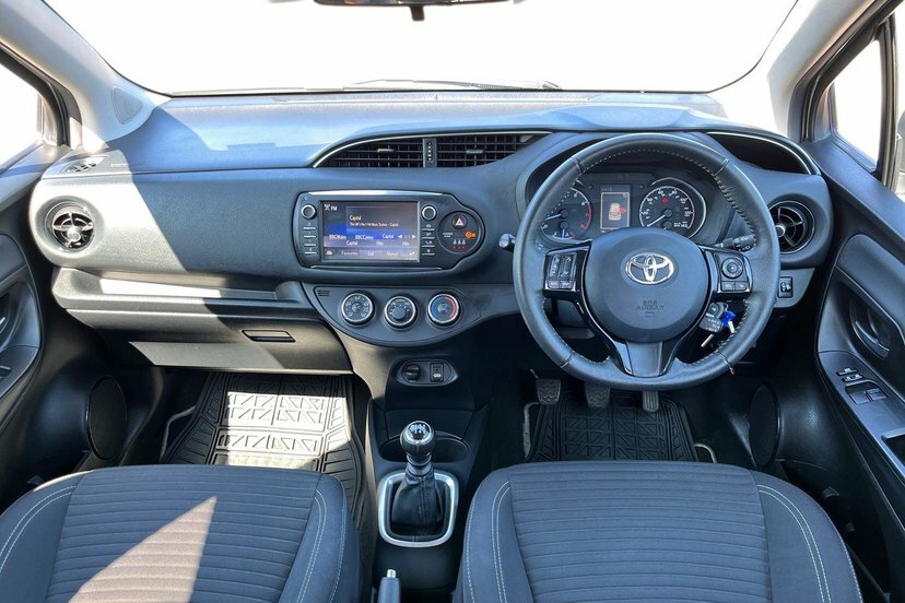 Toyota Yaris 1.5 Vvt-i Design Hatchback 111 Grey #6