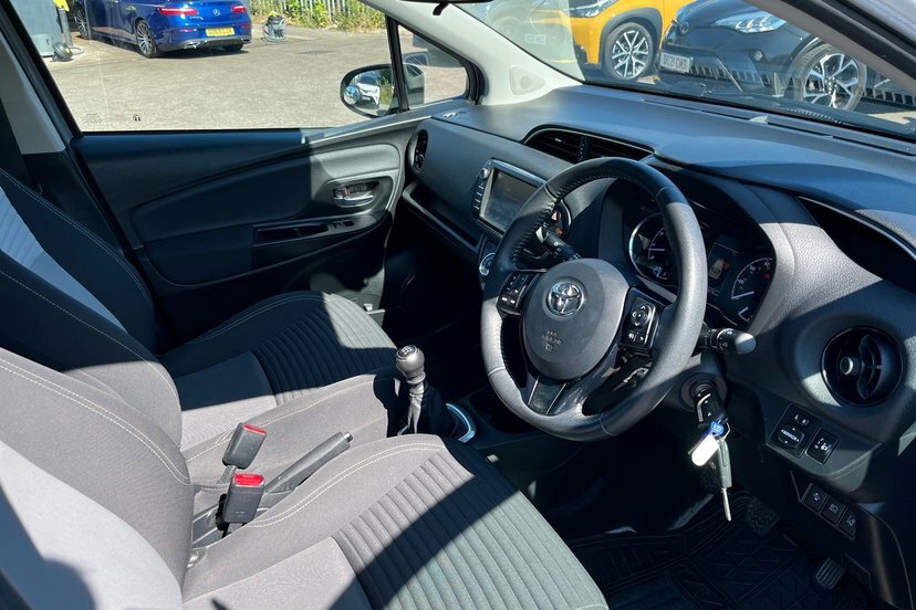 Toyota Yaris 1.5 Vvt-i Excel Black #20