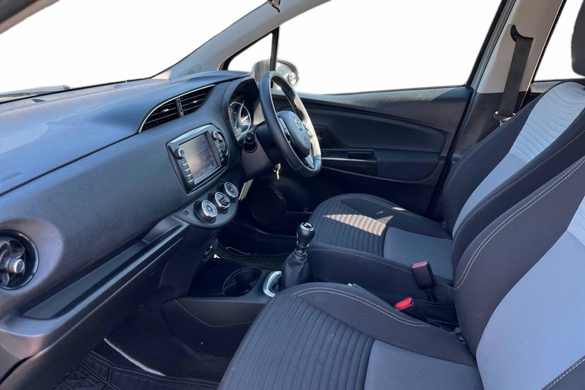 Toyota Yaris 1.5 Vvt-i Design Hatchback 111 Grey #2