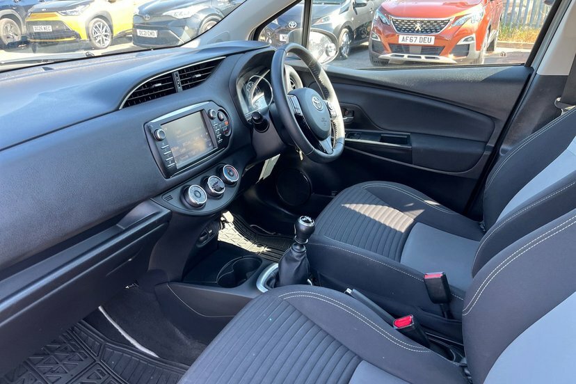 Toyota Yaris 1.5 Vvt-i Excel Black #13