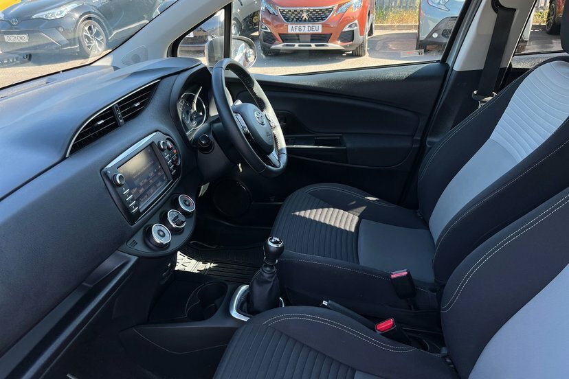 Toyota Yaris 1.5 Vvt-i Excel Black #15