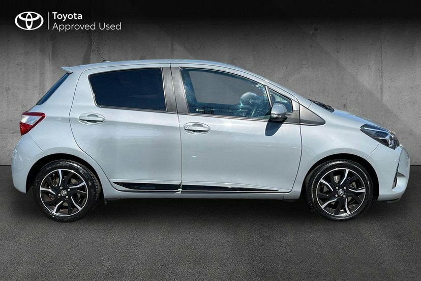 Toyota Yaris 1.5 Vvt-i Design Hatchback 111 Grey #4
