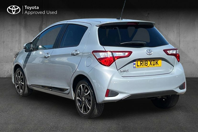 Toyota Yaris 1.5 Vvt-i Design Hatchback 111 Grey #3