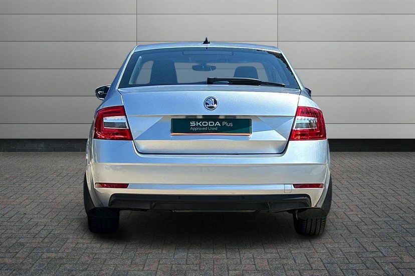Skoda Octavia  White #9