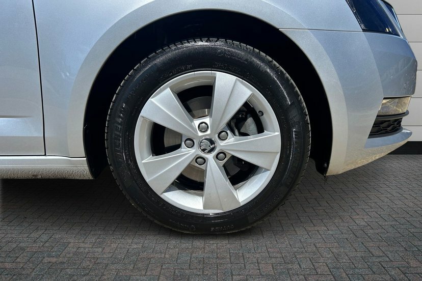 Skoda Octavia 1.0 Tsi Gpf Se Technology Hatchback Dsg Silver #5