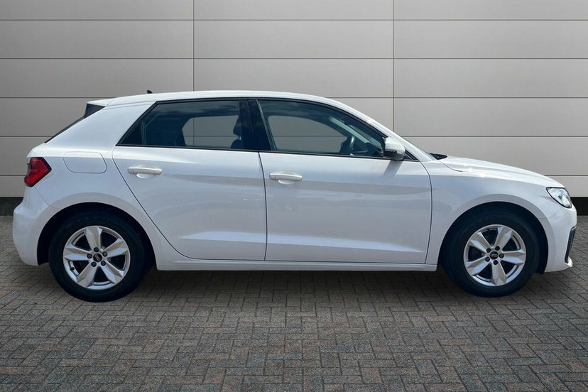 Audi A1 1.0 Tfsi 25 Technik Sportback 9 AR23EOP White #4
