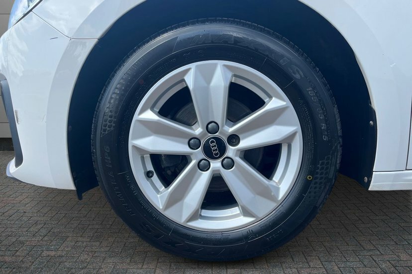 Audi A1 1.0 Tfsi 25 Technik Sportback 9 AR23EOP White #5