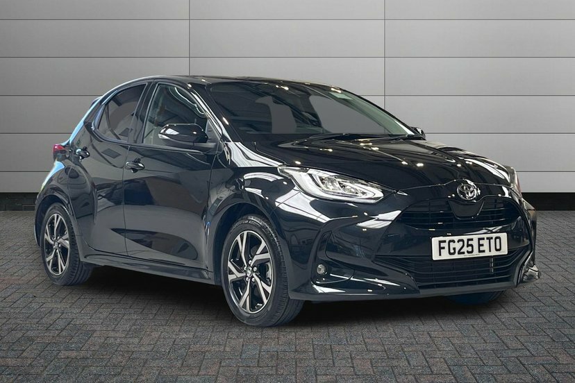 Toyota Yaris 1.5 Vvt-h Design Hatchback Hybrid E-cvt Black