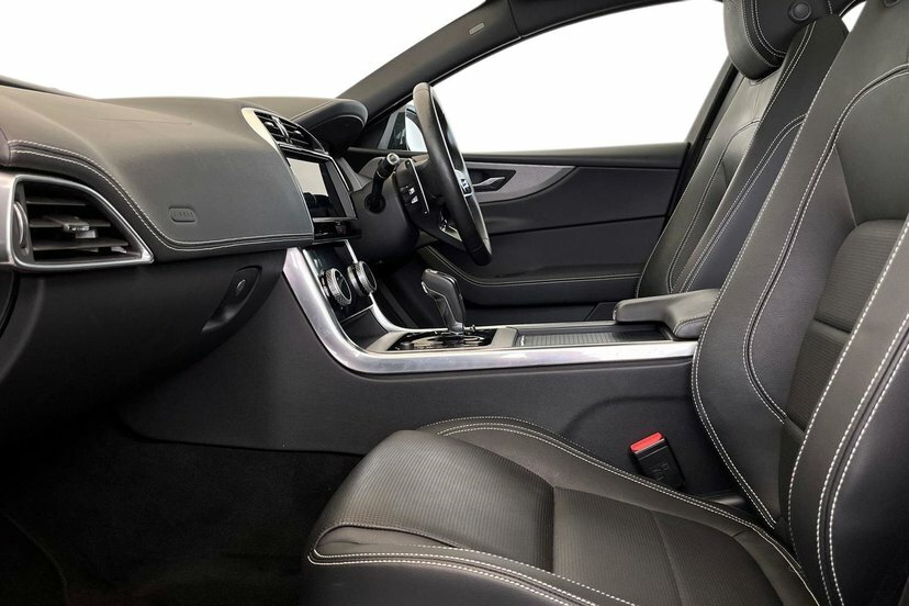 Jaguar XE 2.0 P250i R-dynamic S Saloon 250 Black #3