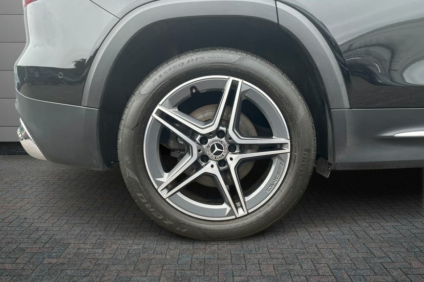 Mercedes-Benz GLB Class Glb220d Amg Line Premium Black #4