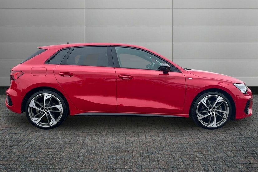 Audi A3 1.5 Tfsi 35 Edition 1 Sportback Red #4