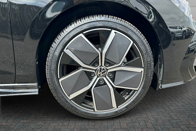 Volkswagen Golf 2.0 Tdi Black Edition Hatchback Dsg 15 Black #5