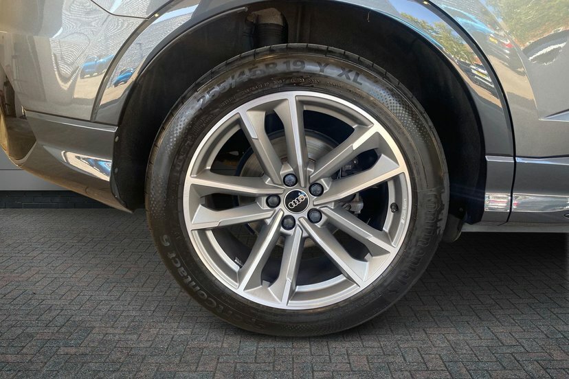Audi Q3 1.5 Tfsi Cod 35 Black Edition Sportback Grey #5