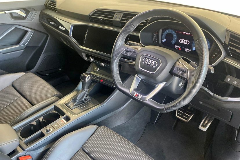 Audi Q3 1.5 Tfsi Cod 35 Black Edition Sportback Grey #6