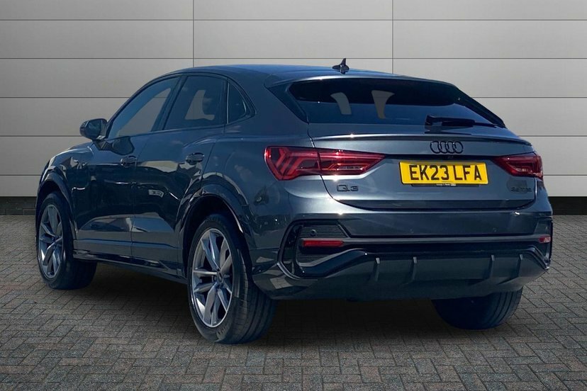 Audi Q3 1.5 Tfsi Cod 35 Black Edition Sportback Grey #3