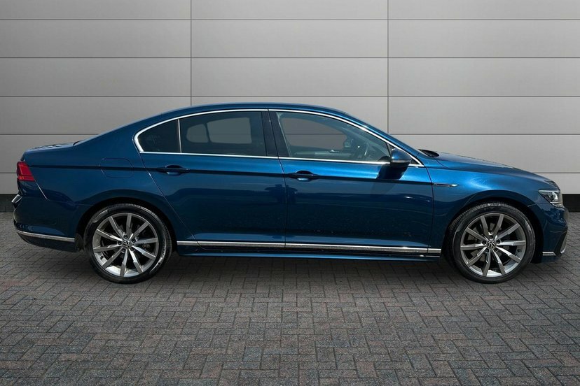 Volkswagen Passat 1.5 Tsi Evo R-line Saloon Dsg 150 Ps LX71VRR Blue #4