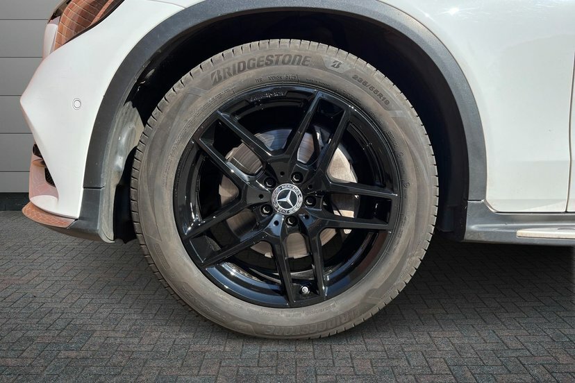 Mercedes-Benz GLC Class 2.1 Glc220d Amg Line Suv G-tronic 4Mati White #5