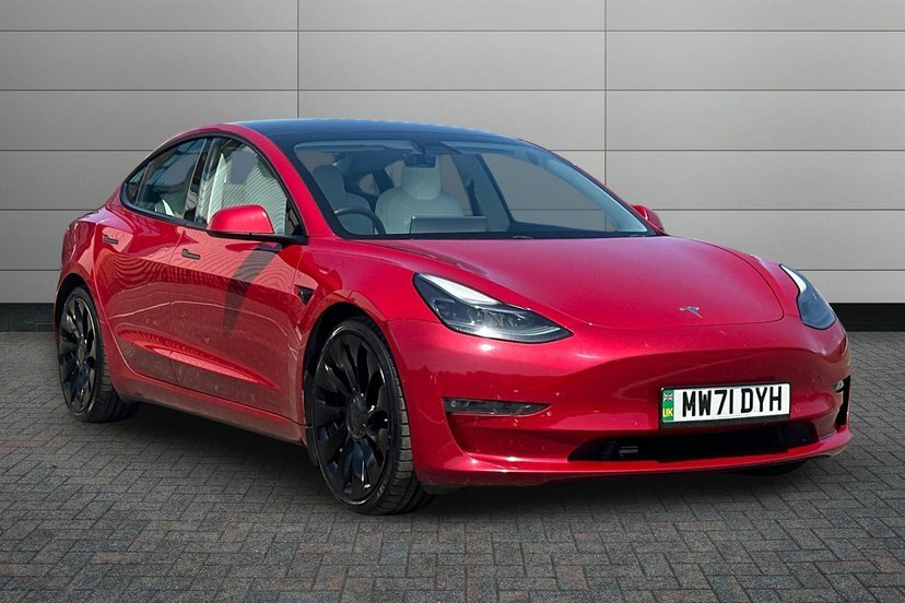 Tesla Model 3 Dual Motor Performance Saloon Red