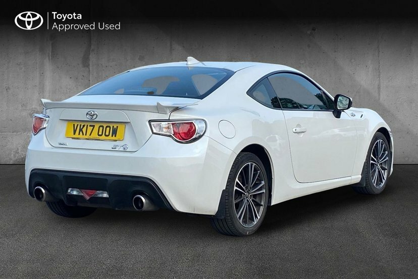 Toyota GT86 2.0 Boxer D-4s Coupe 200 Ps White #2