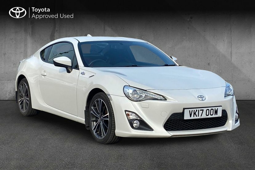 Toyota GT86 2.0 Boxer D-4s Coupe 200 Ps White