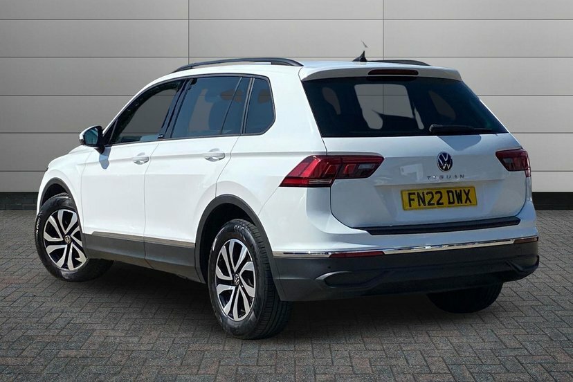 Volkswagen Tiguan 1.5 Tsi Active Suv 150 Ps White #3
