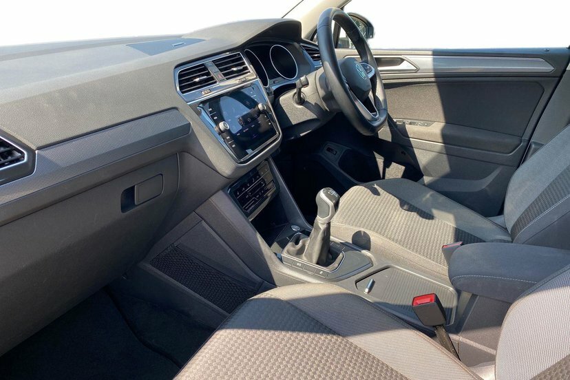 Volkswagen Tiguan 1.5 Tsi Active Suv 150 Ps White #2