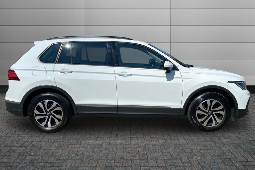 Volkswagen Tiguan 1.5 Tsi Active Suv 150 Ps White #4