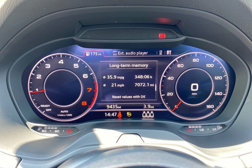 Audi Q2 30 Tfsi Technik Black #7