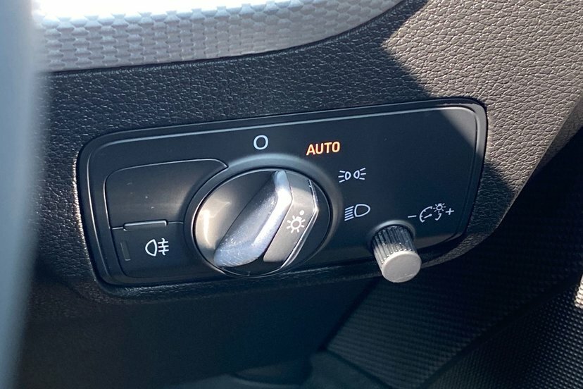 Audi Q2 30 Tfsi Technik Black #35