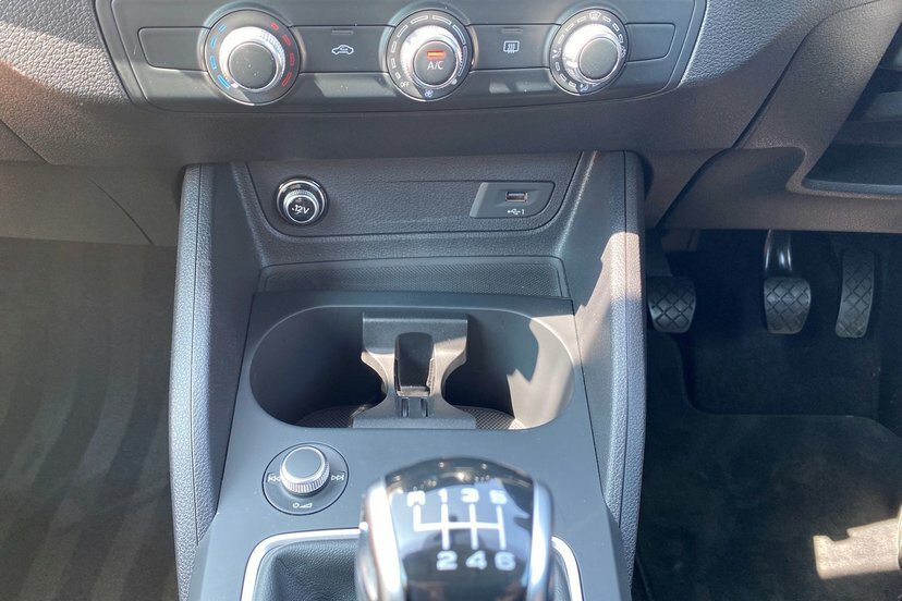 Audi Q2 30 Tfsi Technik Black #36