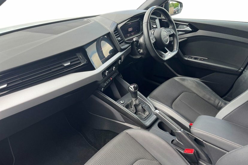 Audi A1 1.5 Tfsi 35 Black Edition Sportback S T White #2