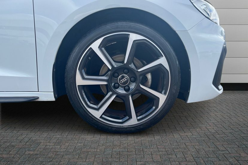 Audi A1 1.5 Tfsi 35 Black Edition Sportback S T White #5