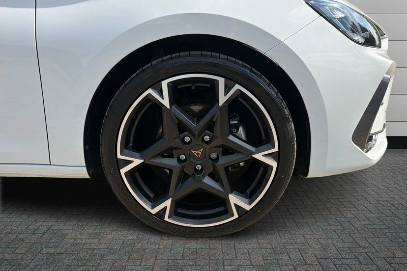 Cupra Leon 1.5 Tsi V2 Hatchback 150 Ps KS25TVK White #4