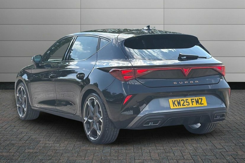 Cupra Leon 1.5 Tsi V2 Hatchback 150 Ps KW25FMZ Black #3