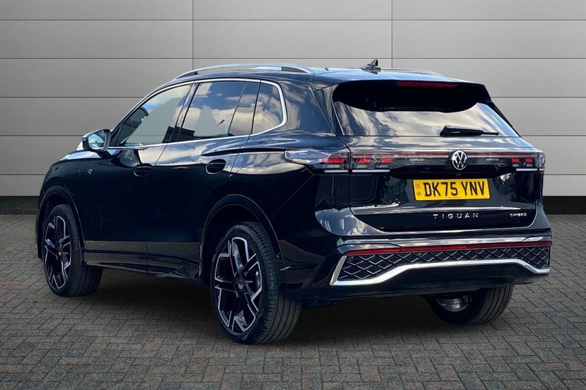 Volkswagen Tiguan 1.5 Tsi Ehybrid 19.7Kwh R-line Suv Plug DK75YNV Black #3