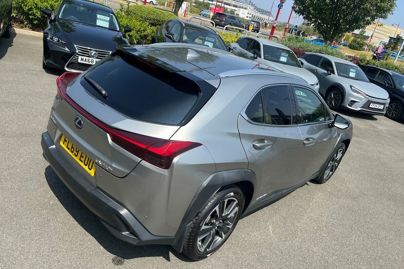 Lexus UX 250H E4 2.0 Takumi Cvt Hatchback SP19ZVF White #36
