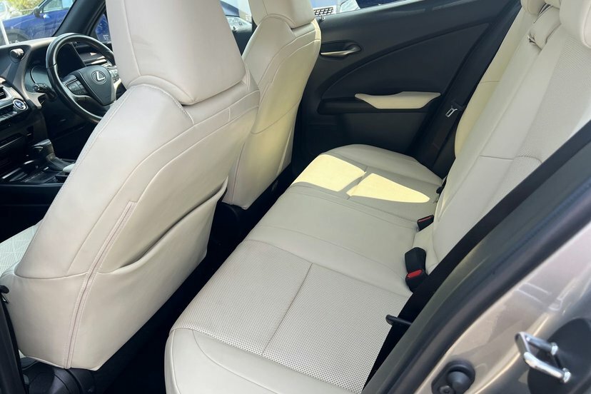 Lexus UX 250H E4 2.0 Takumi Cvt Hatchback SP19ZVF White #28
