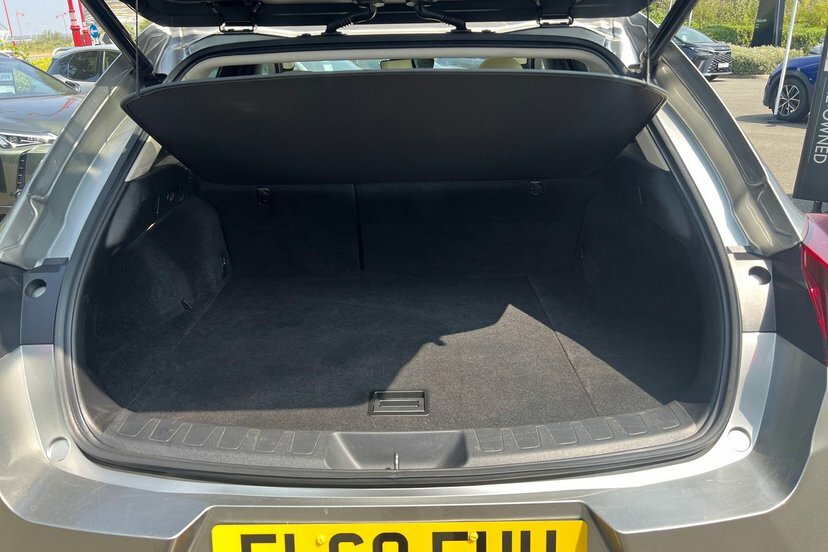 Lexus UX 250H E4 2.0 Takumi Cvt Hatchback SP19ZVF White #26