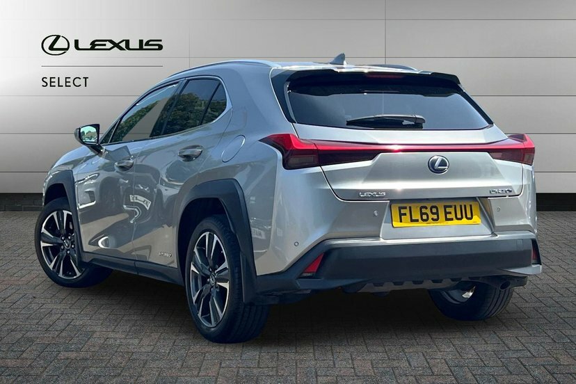 Lexus UX 250H E4 2.0 Takumi Cvt Hatchback SP19ZVF White #3