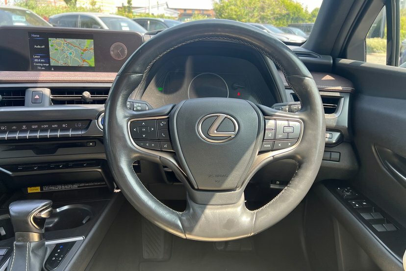 Lexus UX 250H E4 2.0 Takumi Cvt Hatchback SP19ZVF White #25