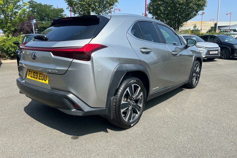 Lexus UX 250H E4 2.0 Takumi Cvt Hatchback SP19ZVF White #35