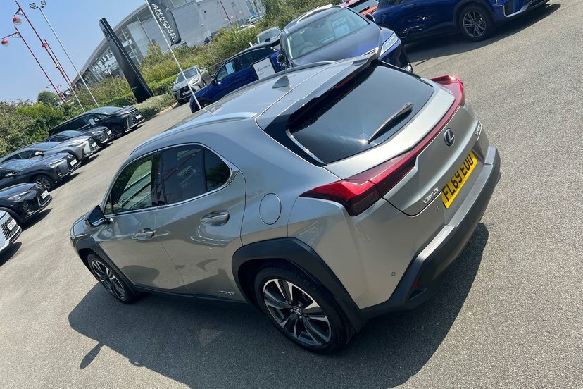 Lexus UX 250H E4 2.0 Takumi Cvt Hatchback SP19ZVF White #34