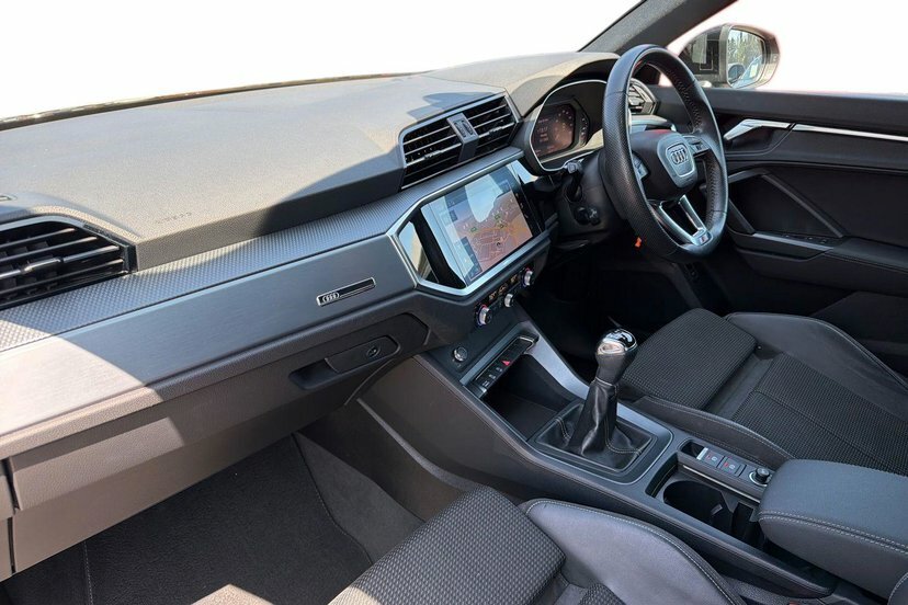 Audi Q3 1.5 Tfsi Cod 35 S Line Suv 150 PF19LCC Black #2