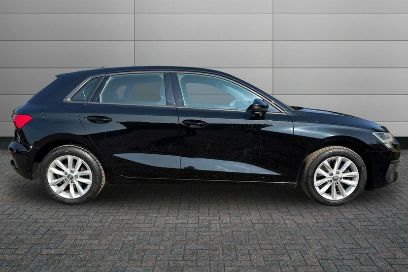 Audi A3 1.5 Tfsi 35 Technik Sportback 1 LM70DZG Black #4