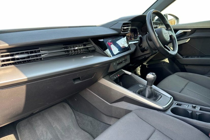 Audi A3 1.5 Tfsi 35 Technik Sportback 1 LM70DZG Black #2